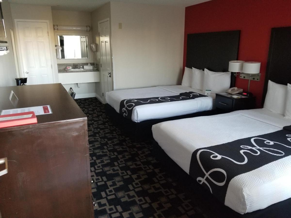 Ramada By Wyndham Oceanside Hotel Exterior photo